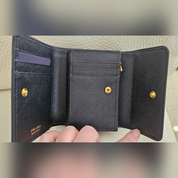 Prada Authentic Saffiano Leather Black Wallet Zip Coin Compartment small - Picture 10 of 10